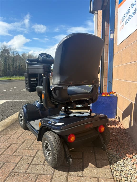 Product image of Pre-Owned Invacare Leo  - pre owned invacare leo back